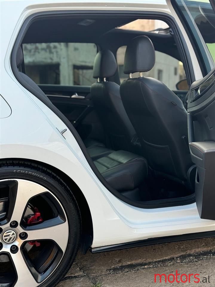 2015' Volkswagen Golf photo #4