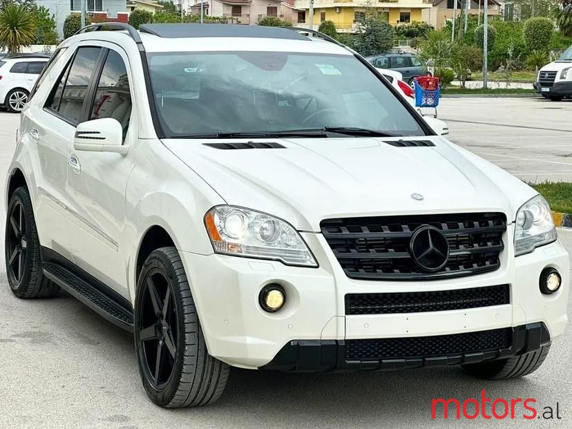 2011' Mercedes-Benz 350 photo #2