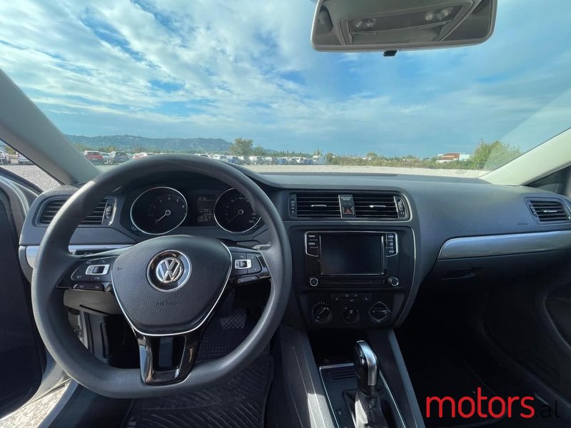 2016' Volkswagen Jetta photo #5