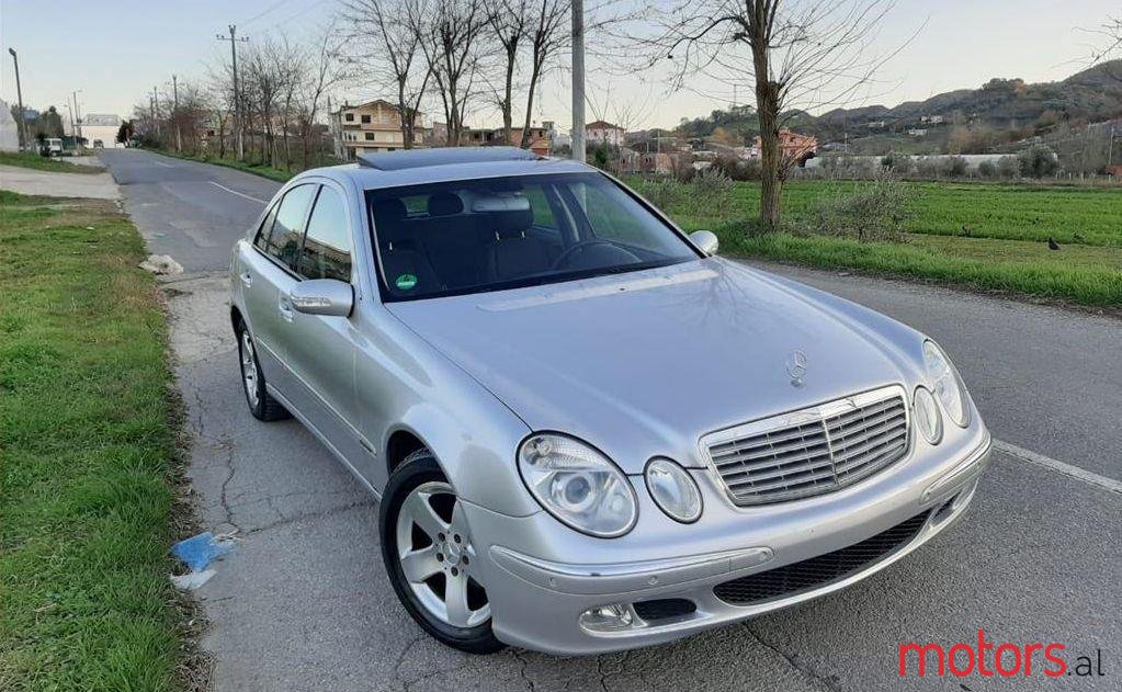 2004' Mercedes-Benz E 220 photo #1