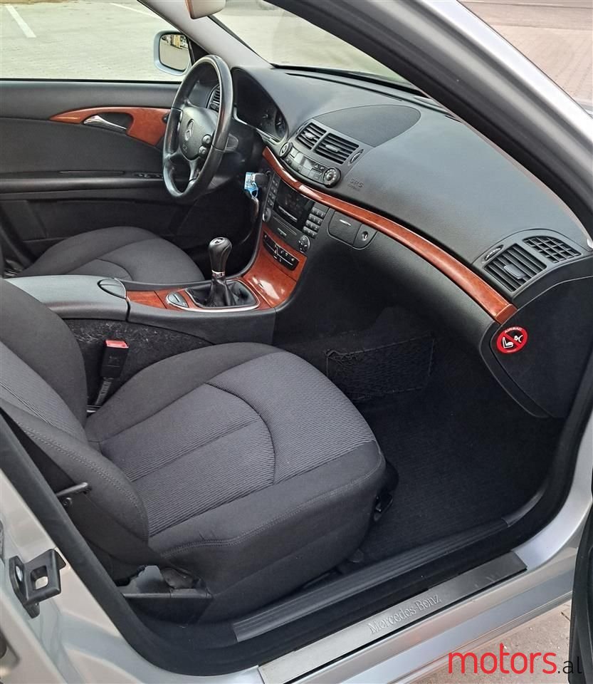 2008' Mercedes-Benz E 200 photo #2