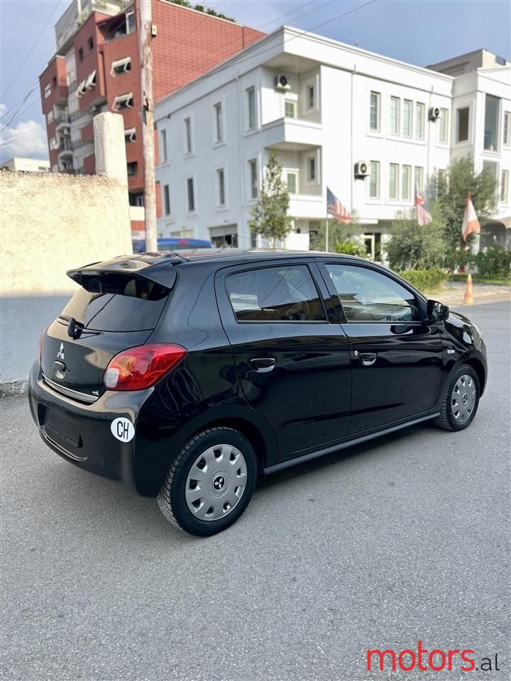 2015' Mitsubishi Space Star photo #2