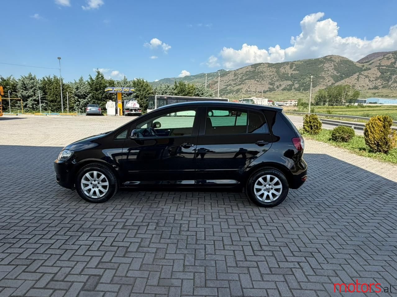 2011' Volkswagen Golf Plus photo #6
