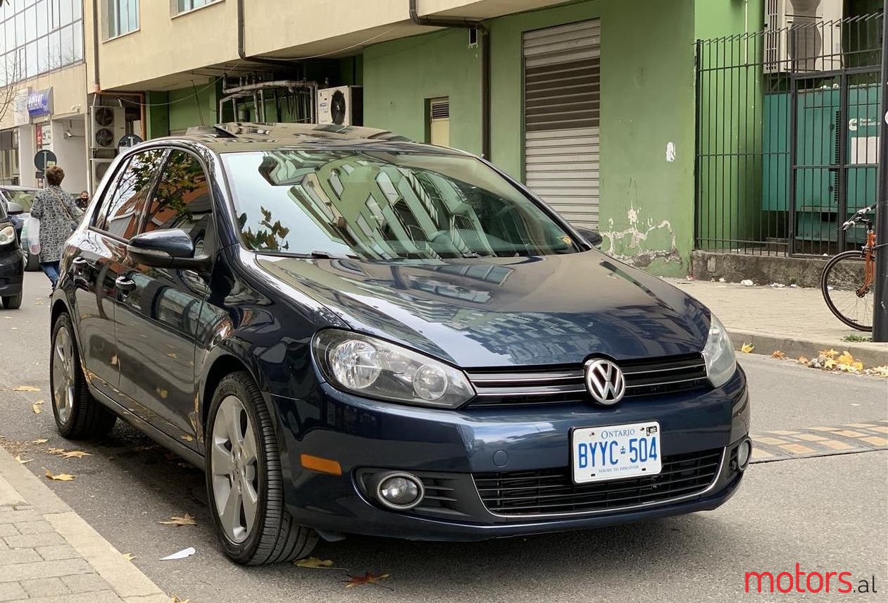 2011' Volkswagen Golf photo #1