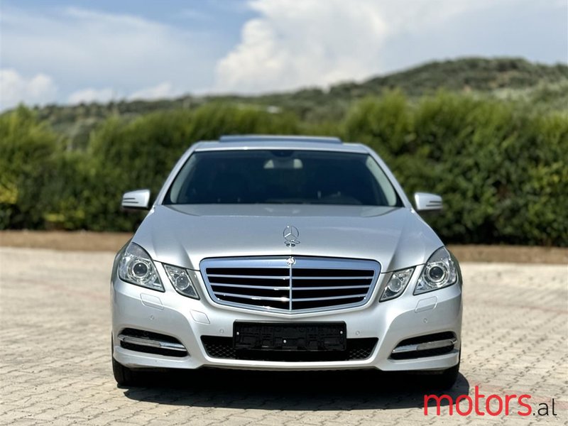 2011' Mercedes-Benz E 220 photo #1