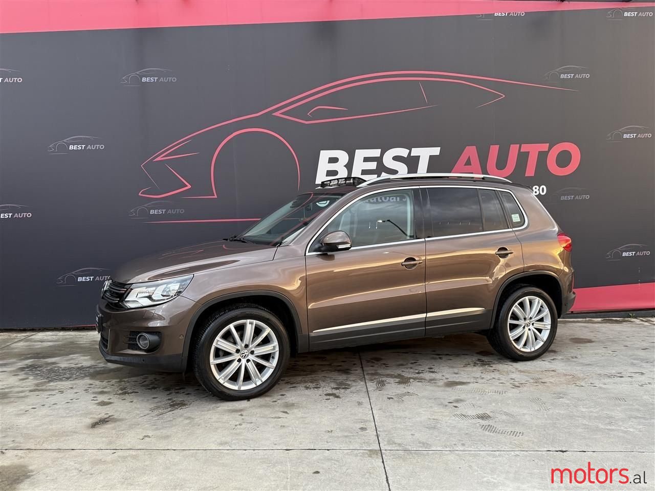 2012' Volkswagen Tiguan photo #1