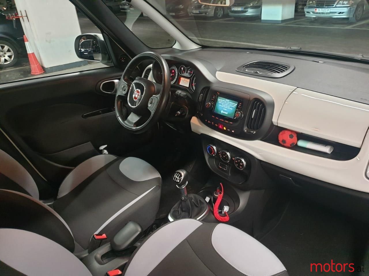 2017' Fiat 500L photo #2