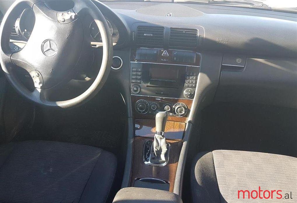 2005' Mercedes-Benz C 220 photo #3