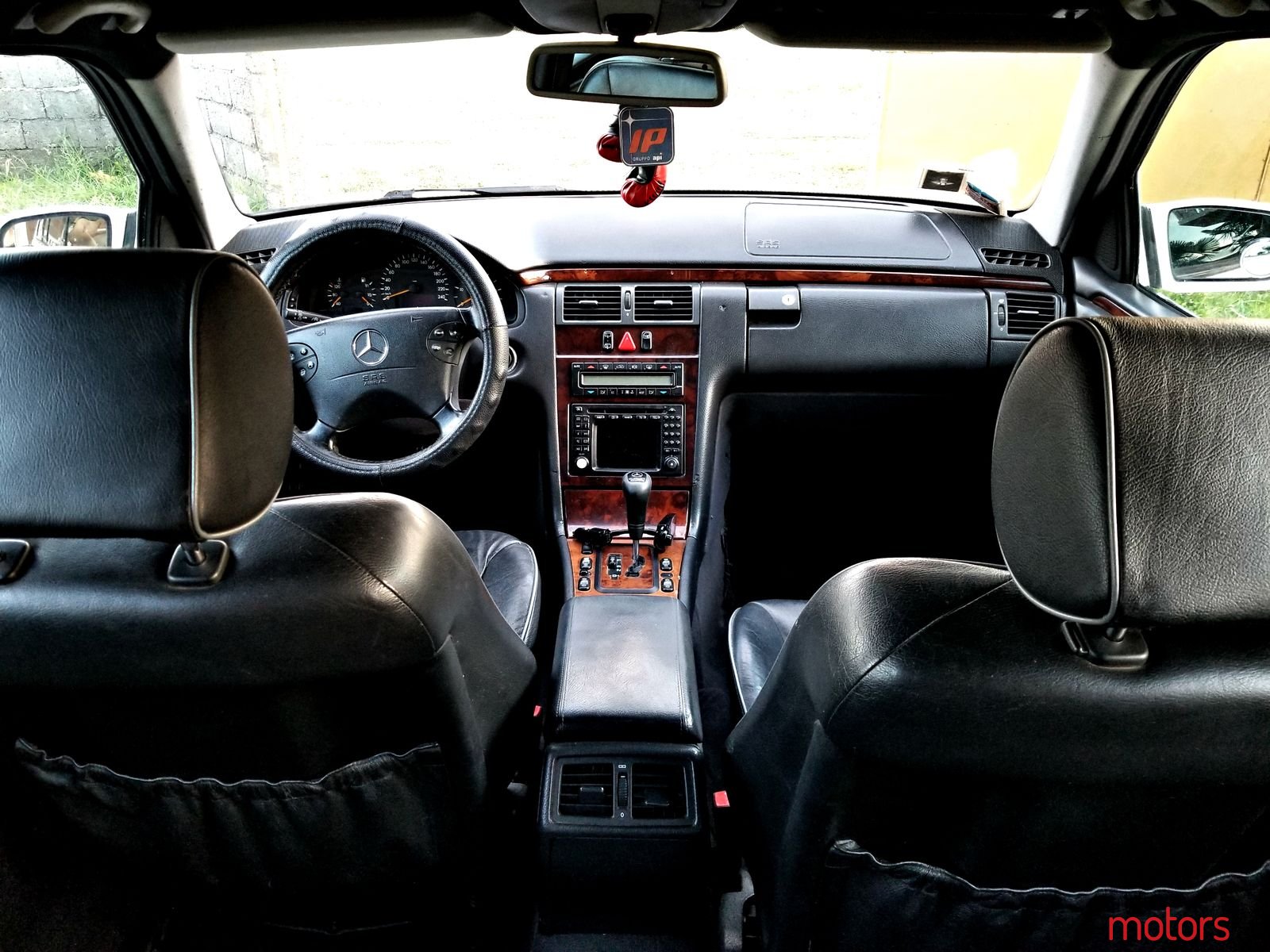2000' Mercedes-Benz 220E photo #5