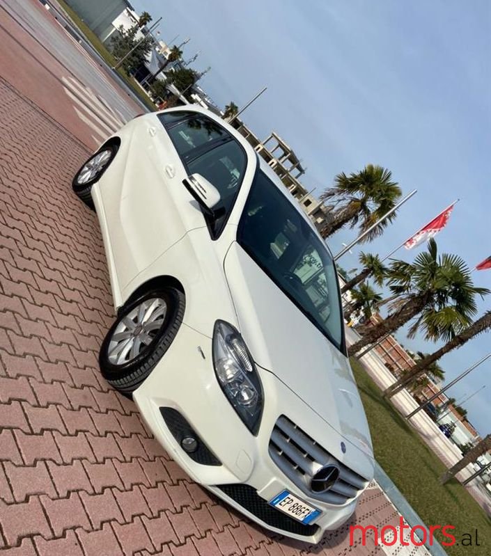 2012' Mercedes-Benz B 180 photo #1