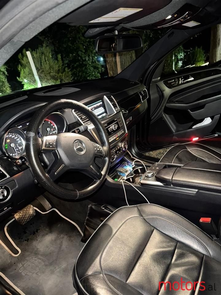 2014' Mercedes-Benz 320 photo #3