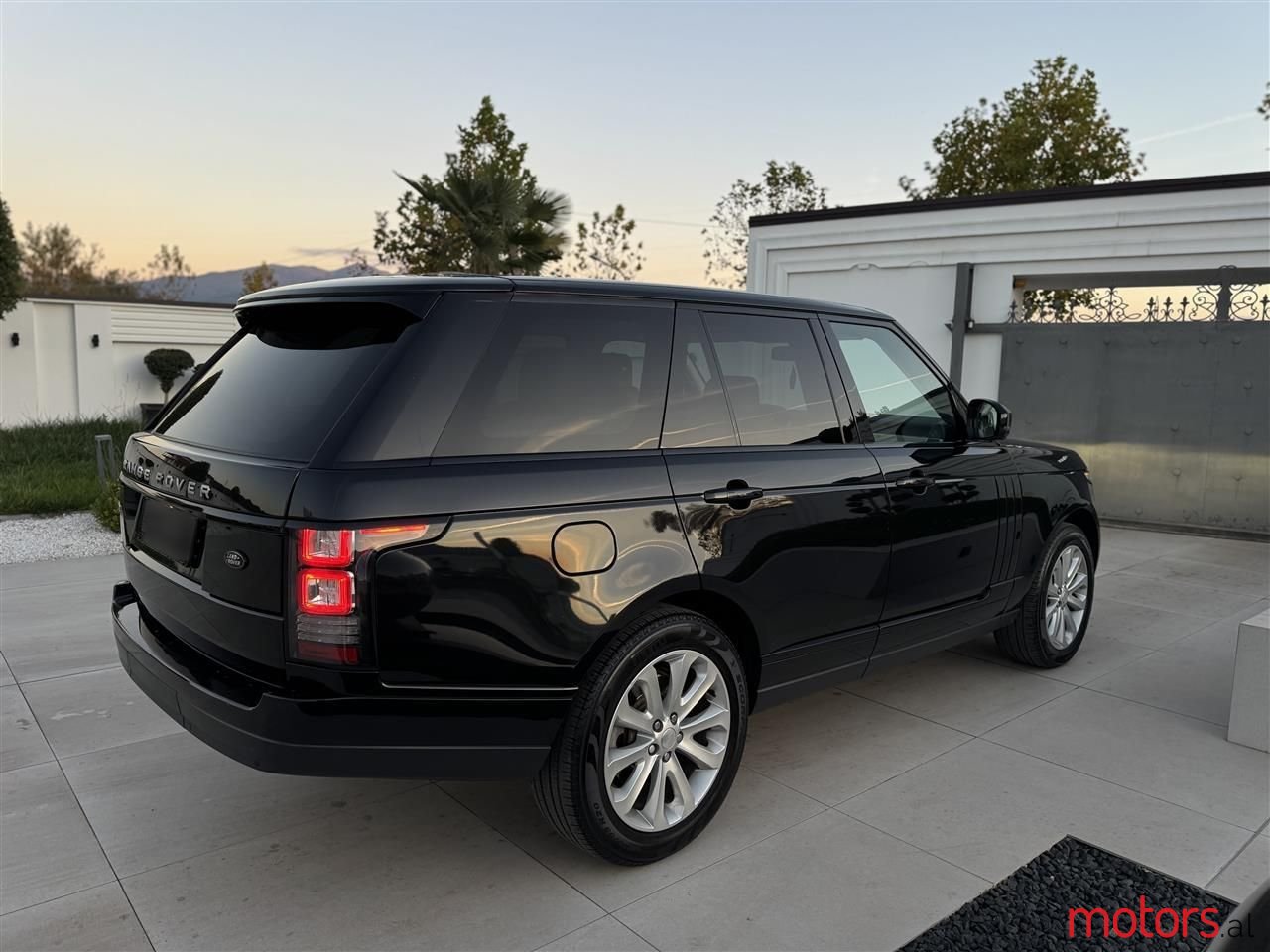 2013' Land Rover Range Rover photo #5