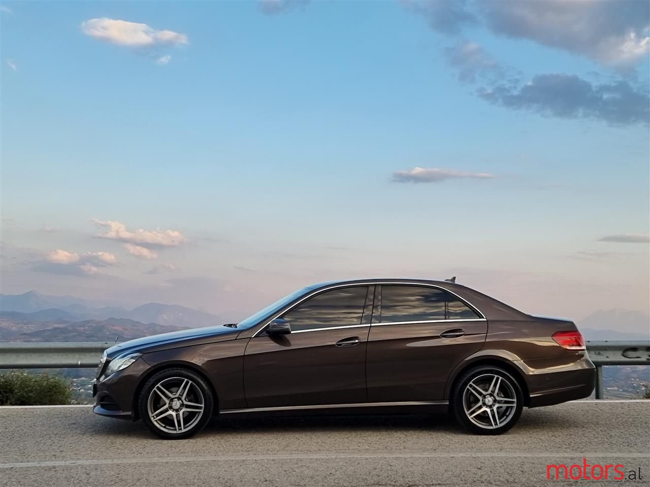 2014' Mercedes-Benz E 220 photo #1