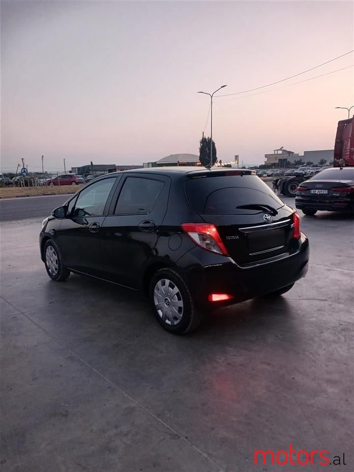 2013' Toyota Yaris photo #5