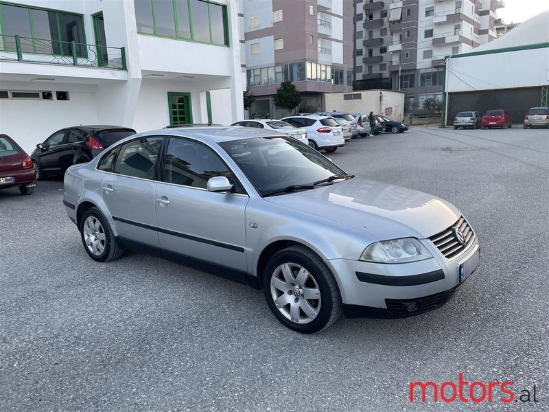 2002' Volkswagen Passat photo #1