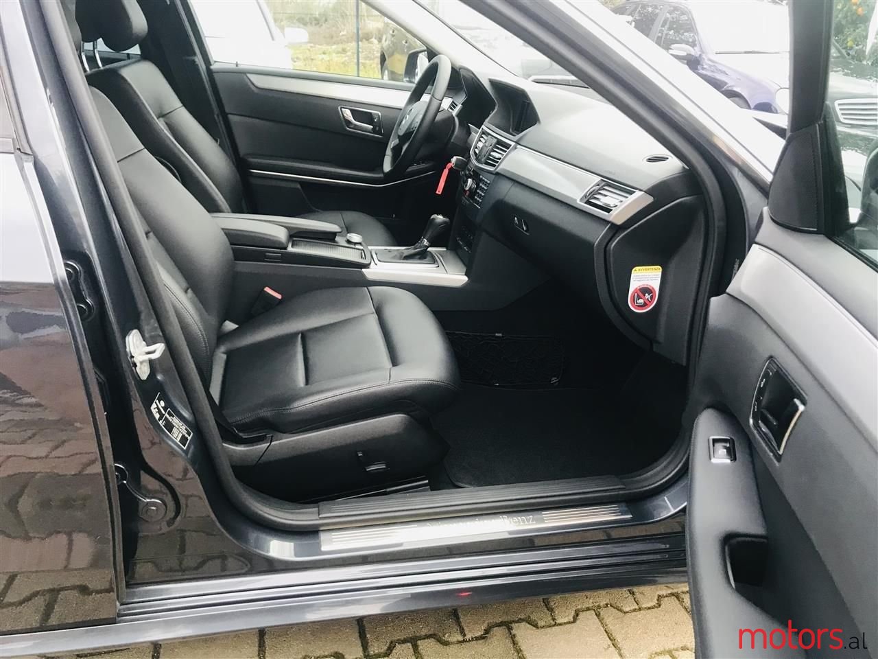 2010' Mercedes-Benz E 200 photo #4