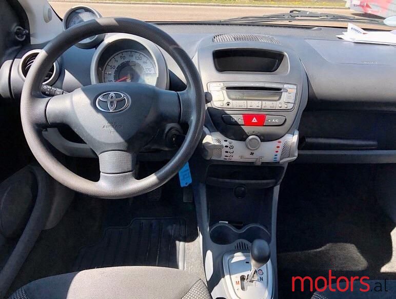 2009' Toyota Aygo photo #2