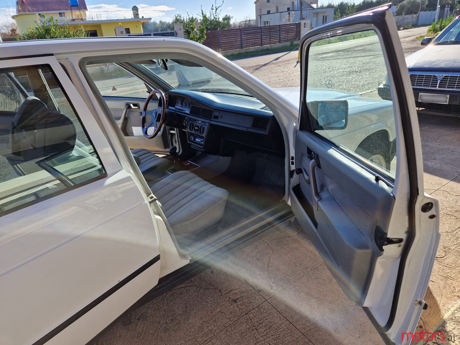 1991' Mercedes-Benz 190 photo #7