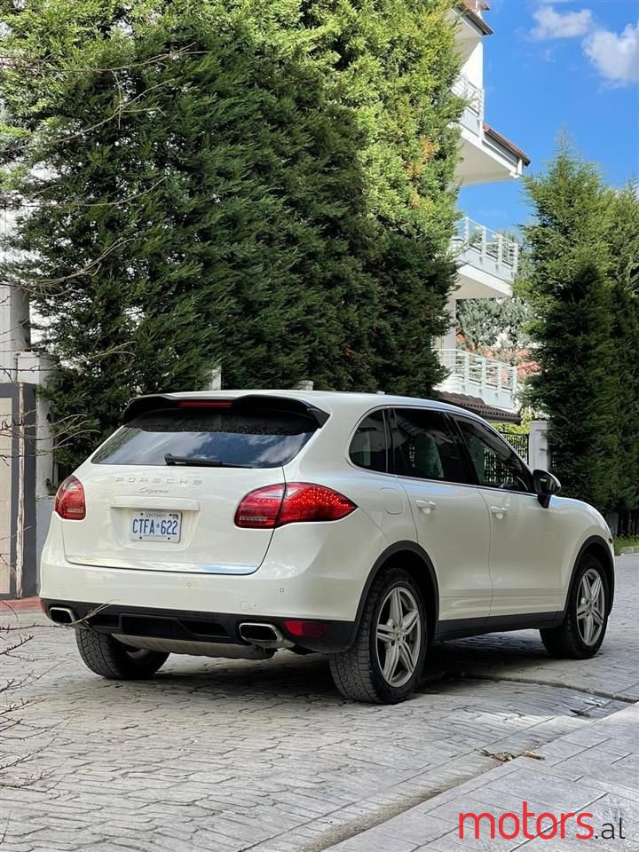 2011' Porsche Cayenne photo #3