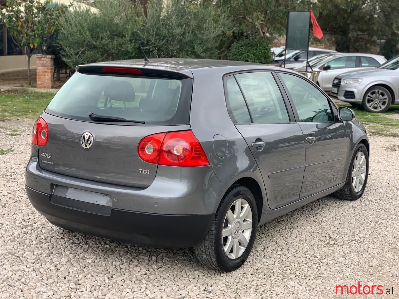 2005' Volkswagen Golf photo #2