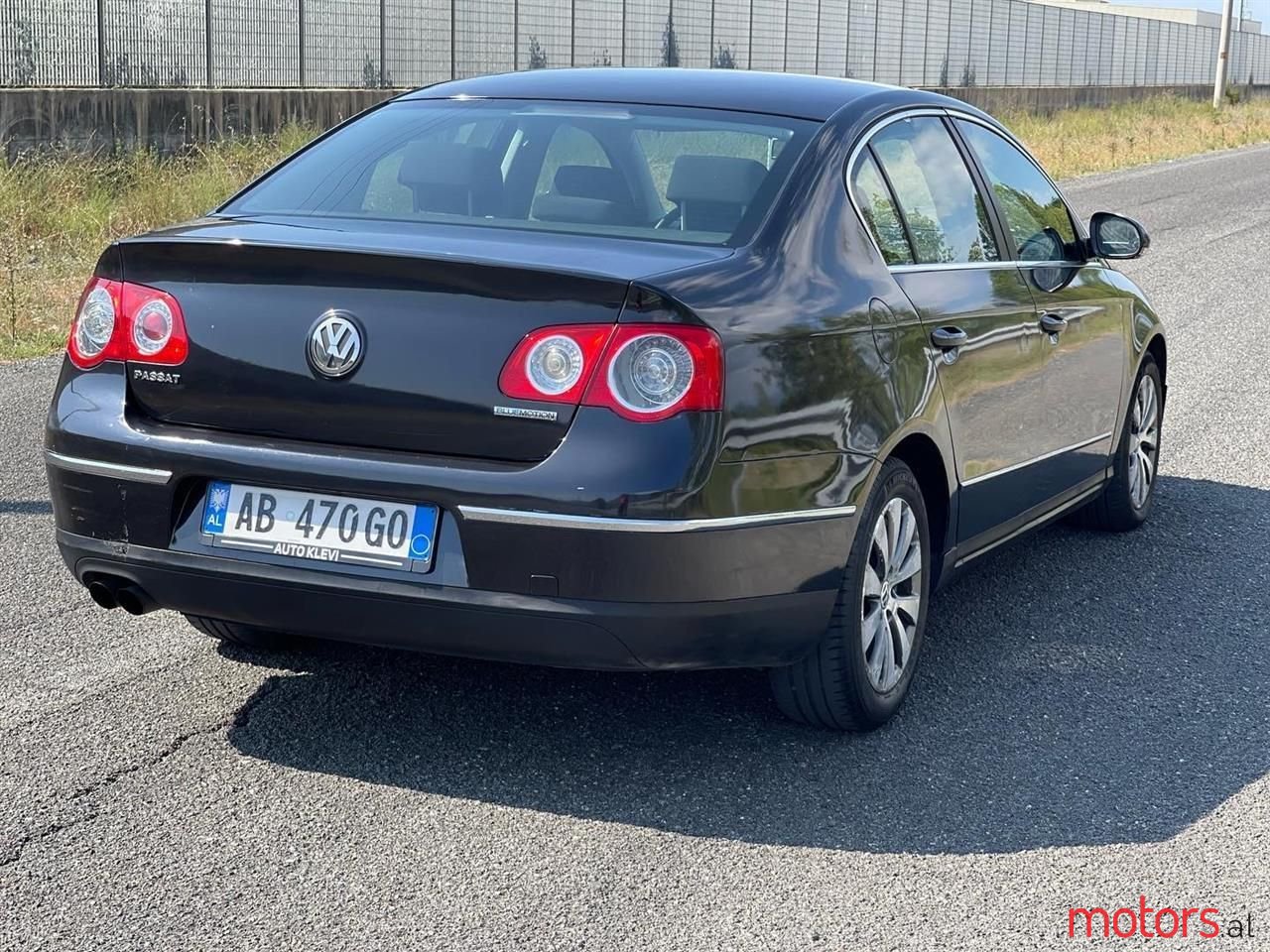 2009' Volkswagen Passat photo #5