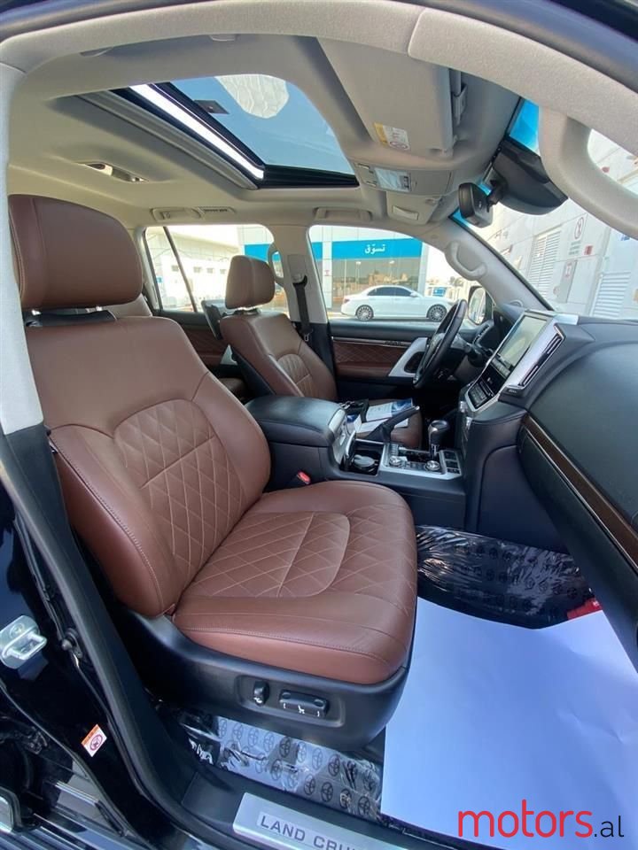 2018' Toyota Land Crusier photo #6