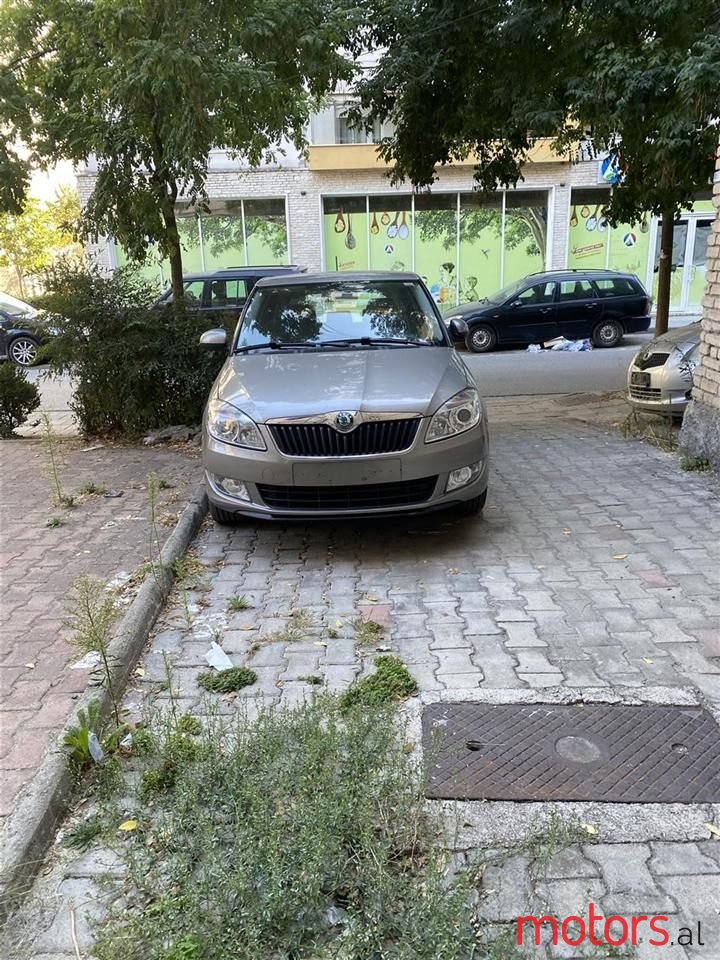 2011' Skoda Fabia photo #4