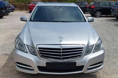 2011' Mercedes-Benz E 220