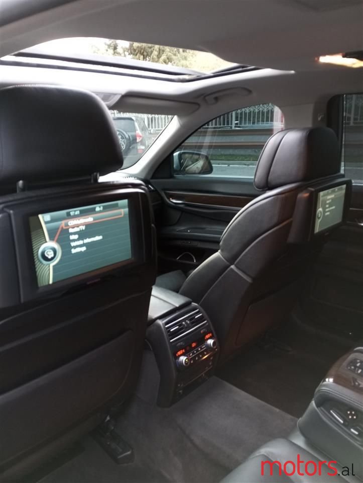 2011' BMW 730 photo #6