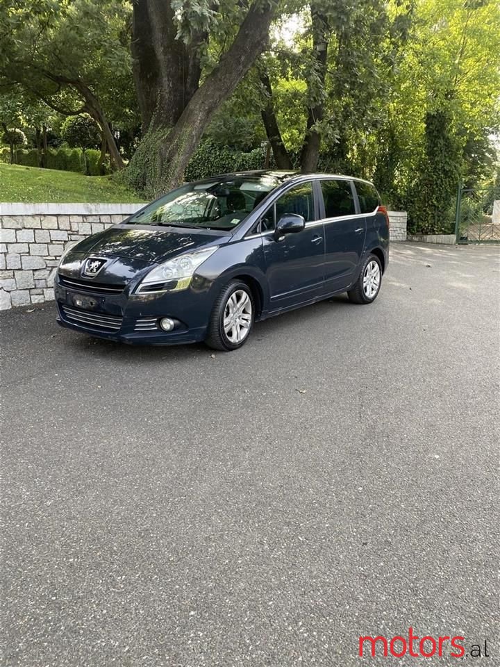 2010' Peugeot 5008 photo #1