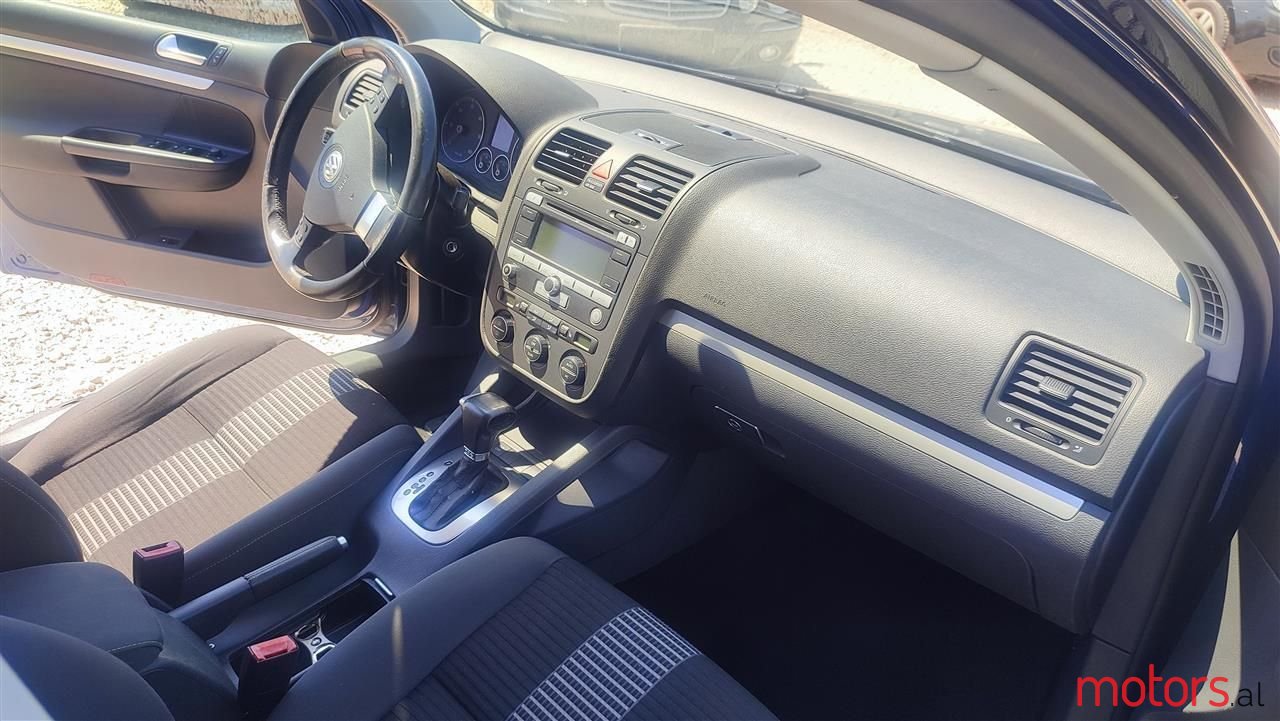 2008' Volkswagen Golf photo #6