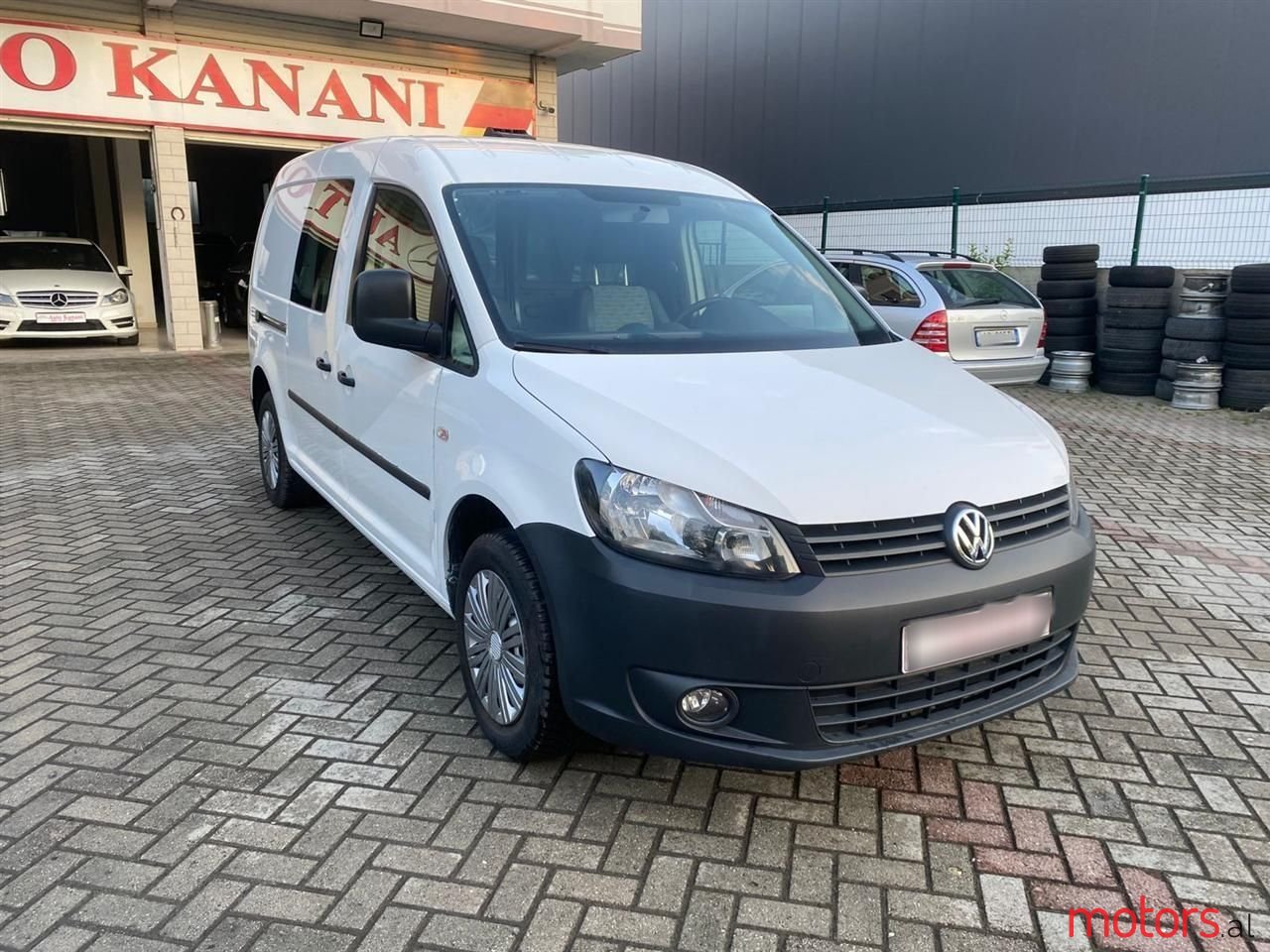 2011' Volkswagen Caddy photo #1