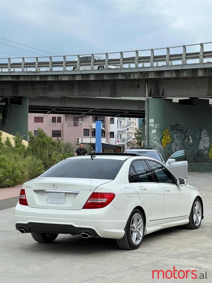 2012' Mercedes-Benz C 300 photo #4