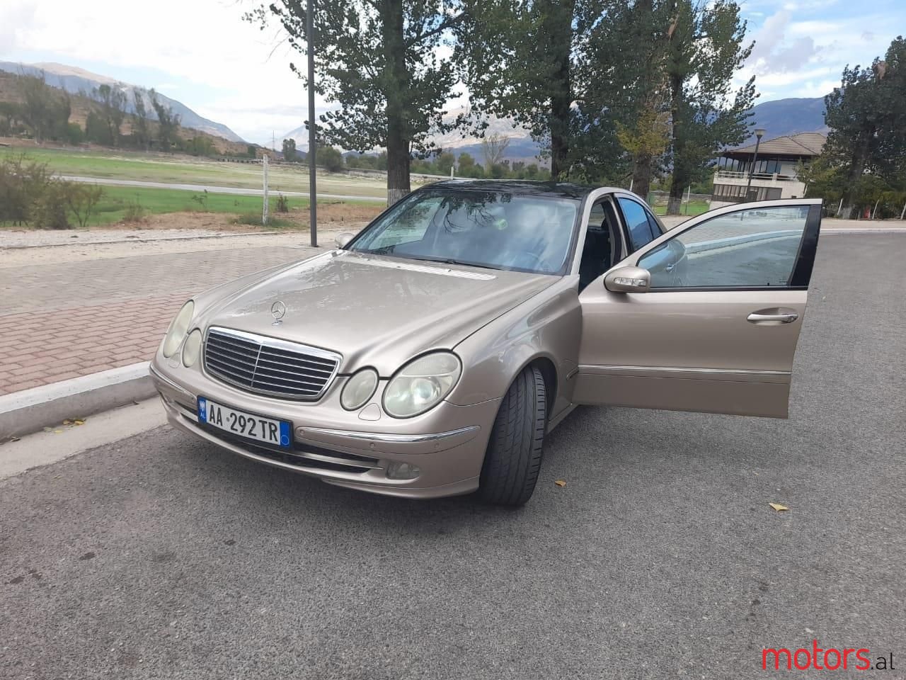 2004' Mercedes-Benz E 270 photo #1