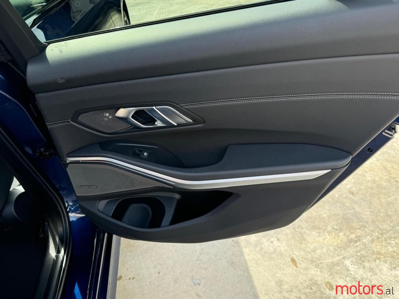 2019' BMW 320 photo #6