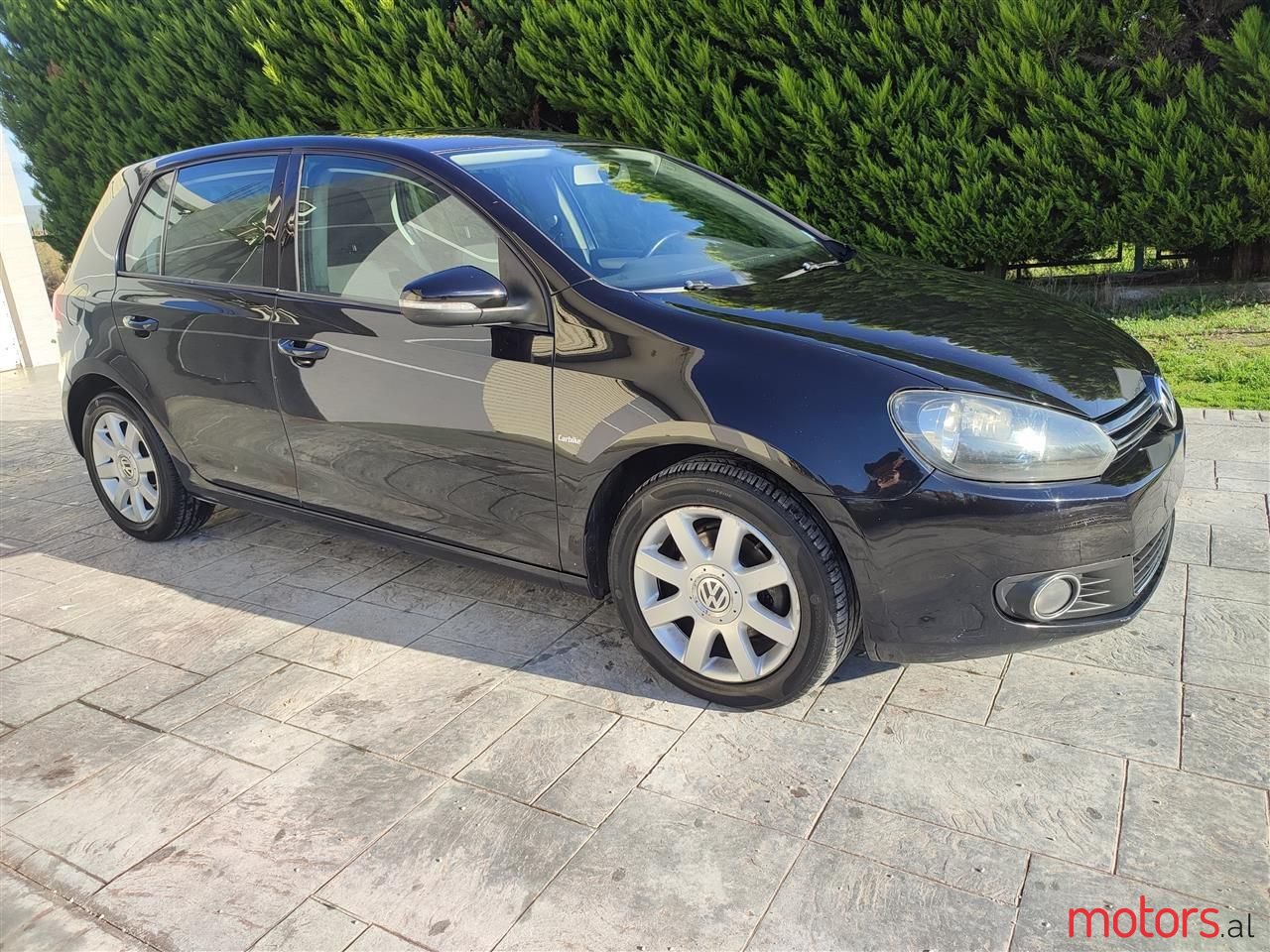 2009' Volkswagen Golf photo #1