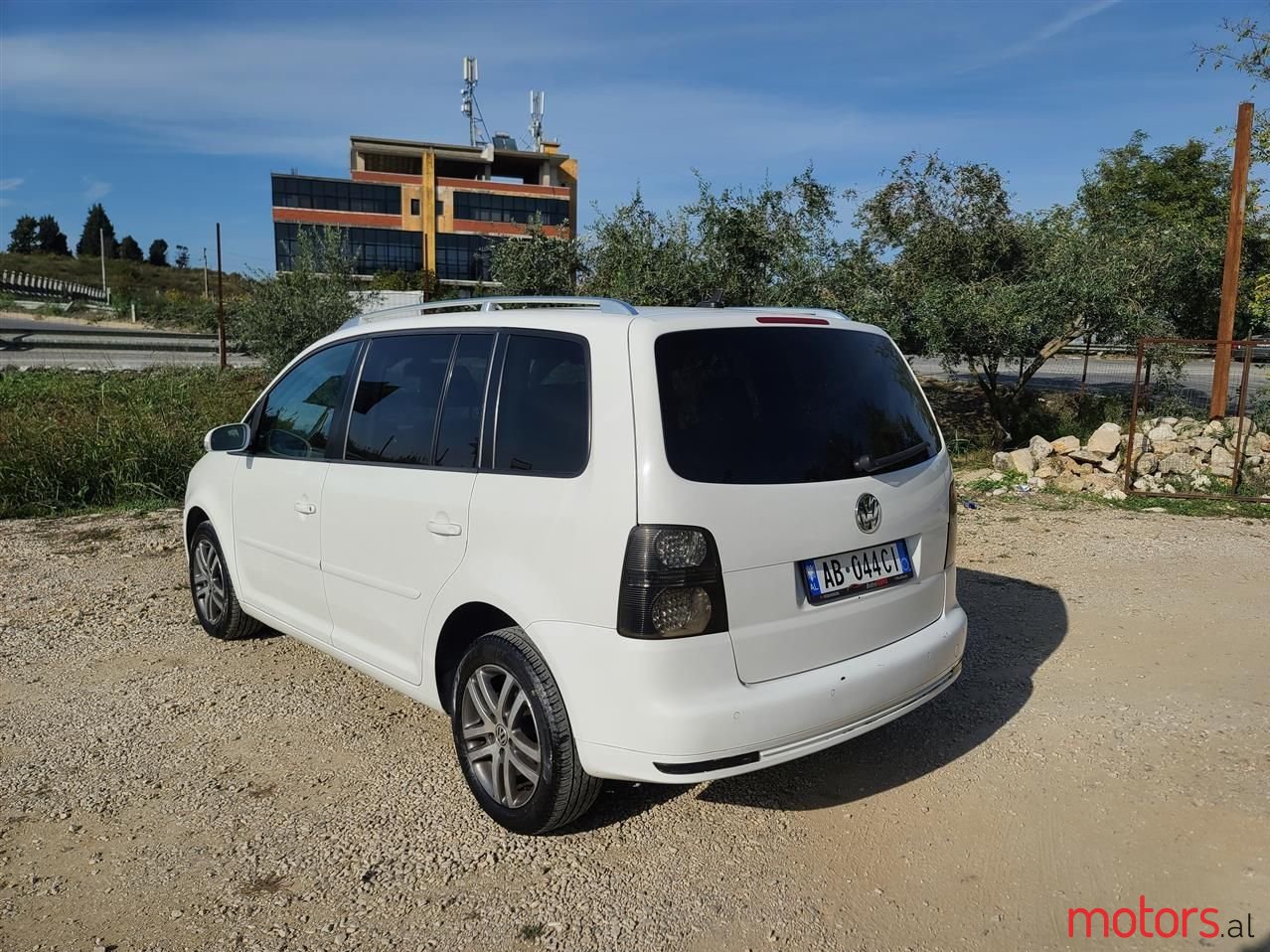 2008' Volkswagen Touran photo #5