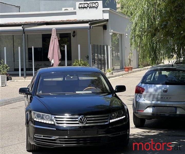 2012' Volkswagen Phaeton photo #1