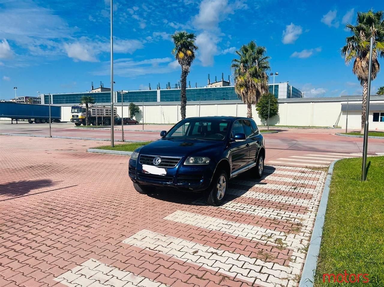 2005' Volkswagen Touareg photo #4