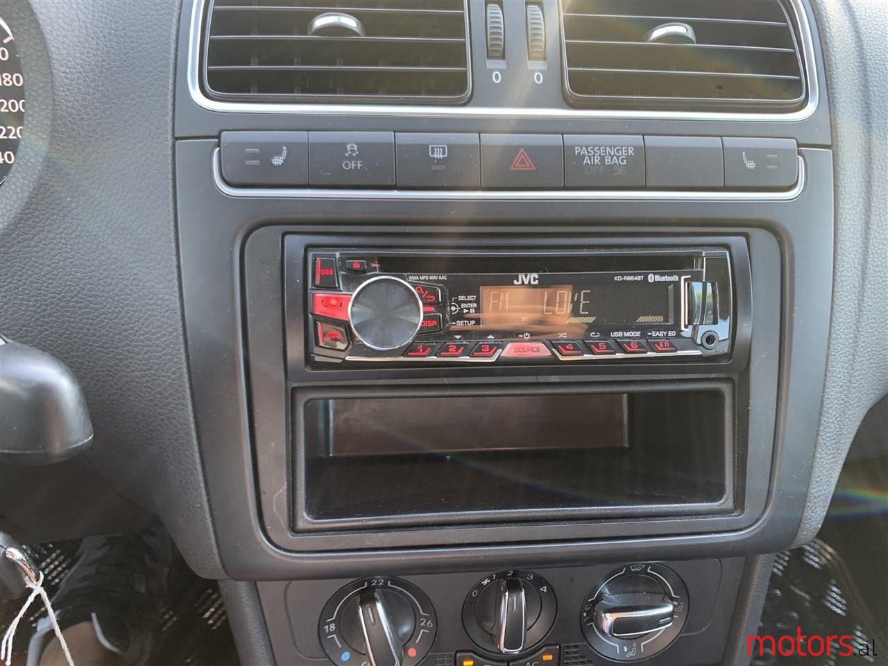 2010' Volkswagen Polo photo #3