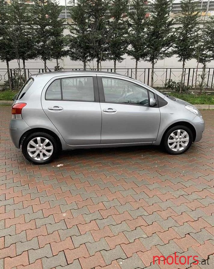 2009' Toyota Yaris photo #1