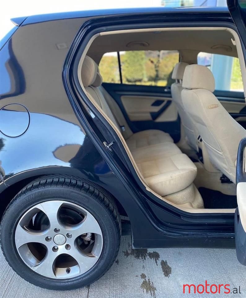 2005' Volkswagen Golf photo #2