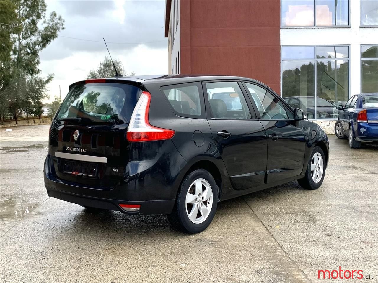 2011' Renault Scenic photo #6