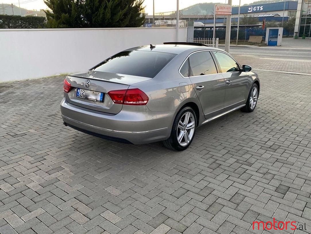 2012' Volkswagen Passat photo #4