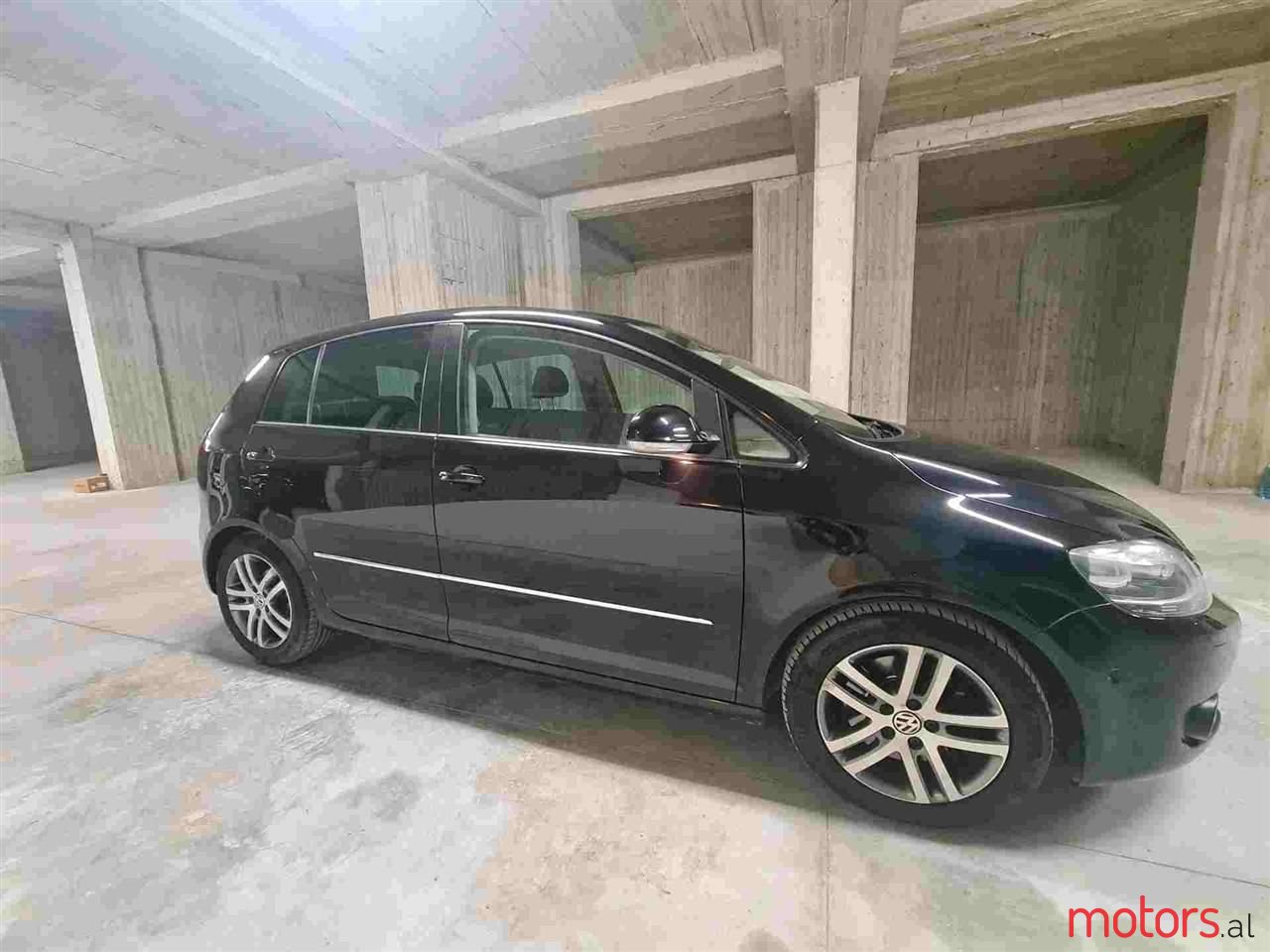 2012' Volkswagen Golf Plus photo #2