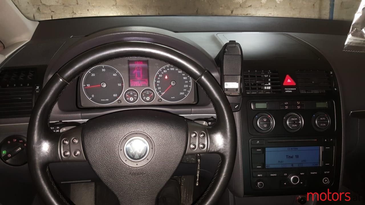 2006' Volkswagen Touran photo #6