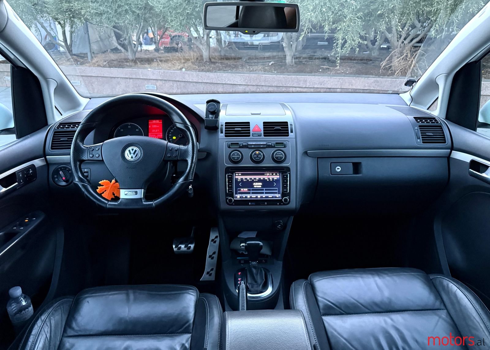 2009' Volkswagen Touran photo #4