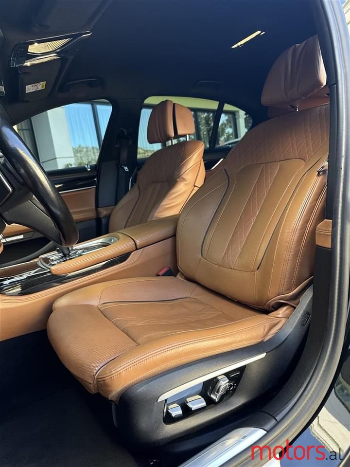 2017' BMW 730 photo #3