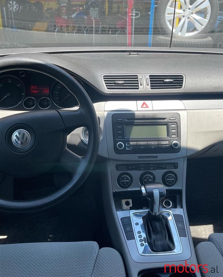 2006' Volkswagen Passat photo #2