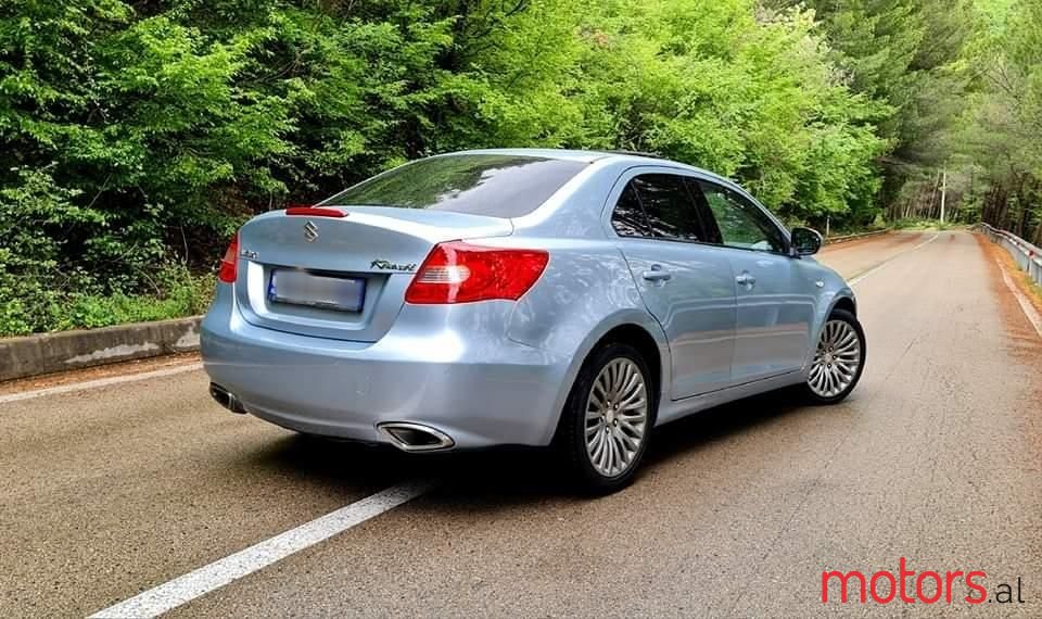 2011' Suzuki Kizashi photo #6